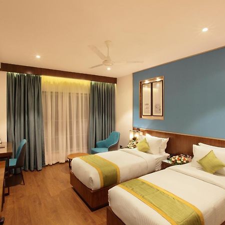 Thodupuzha Hotel Ceasar Palace מראה חיצוני תמונה