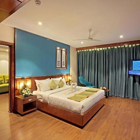 Thodupuzha Hotel Ceasar Palace מראה חיצוני תמונה