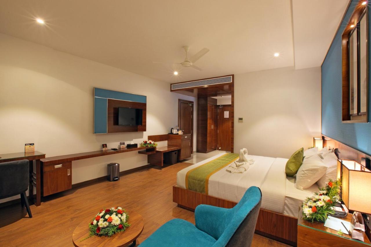Thodupuzha Hotel Ceasar Palace מראה חיצוני תמונה