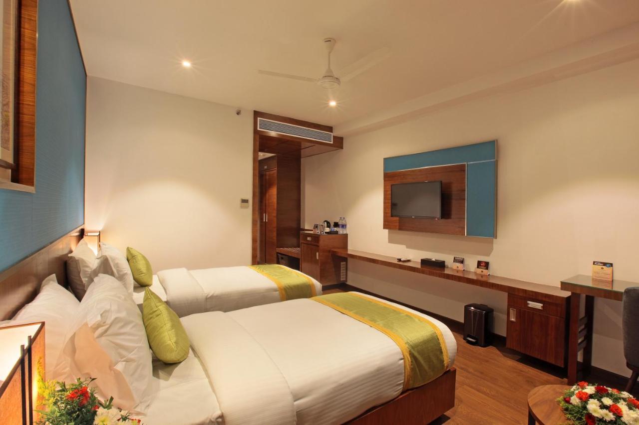 Thodupuzha Hotel Ceasar Palace מראה חיצוני תמונה
