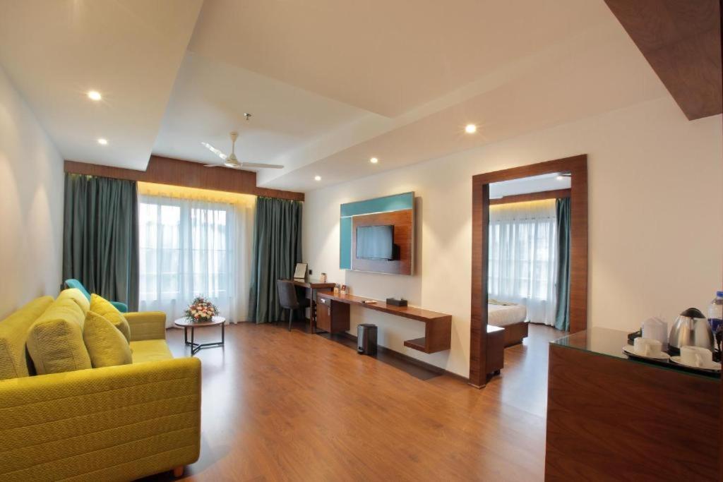 Thodupuzha Hotel Ceasar Palace מראה חיצוני תמונה
