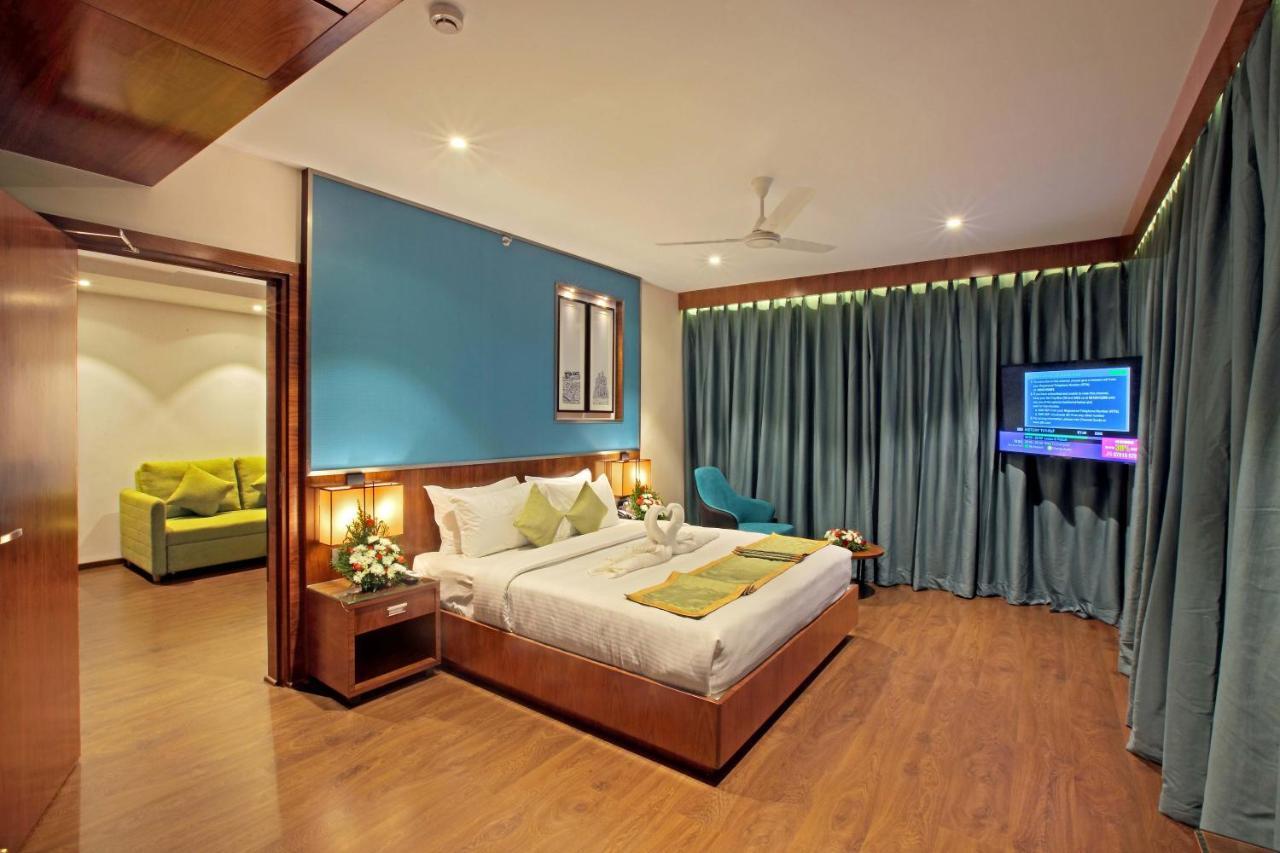 Thodupuzha Hotel Ceasar Palace מראה חיצוני תמונה