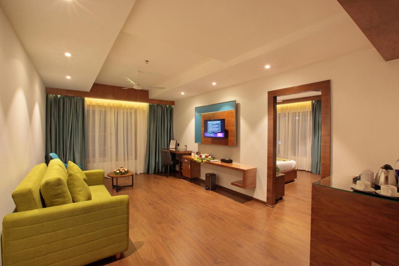Thodupuzha Hotel Ceasar Palace מראה חיצוני תמונה